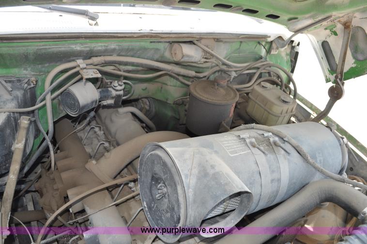 image for item G6078 1988 Ford F700 service truck