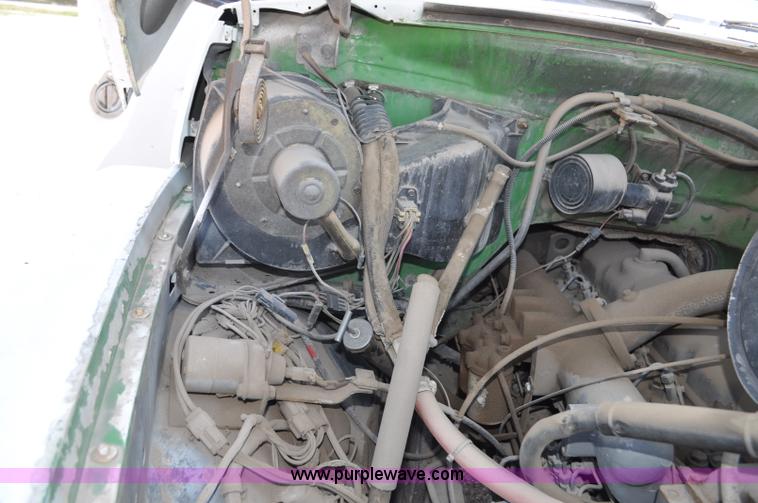 image for item G6078 1988 Ford F700 service truck