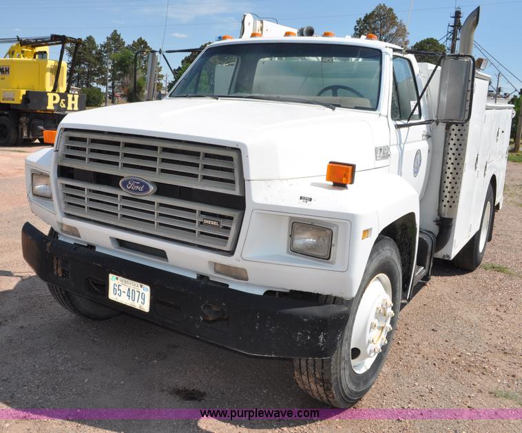 image for item G6078 1988 Ford F700 service truck