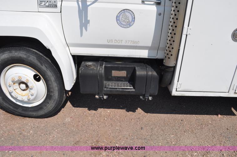 image for item G6078 1988 Ford F700 service truck