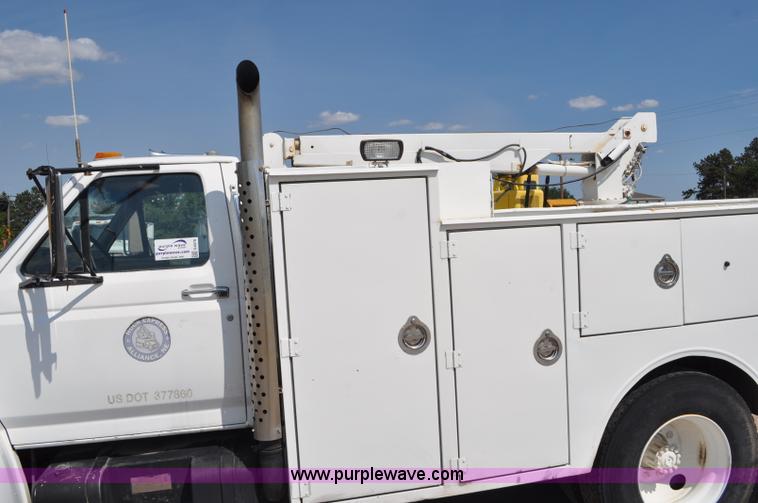 image for item G6078 1988 Ford F700 service truck