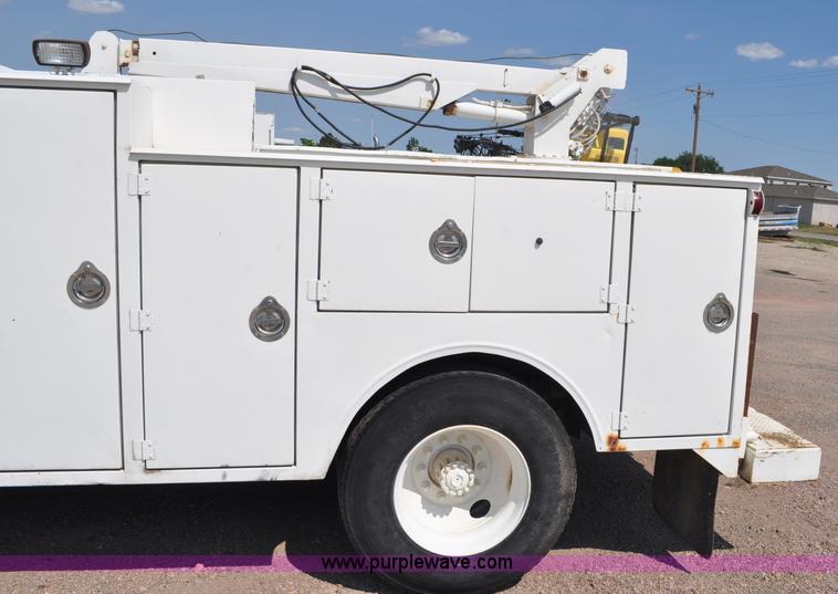 image for item G6078 1988 Ford F700 service truck