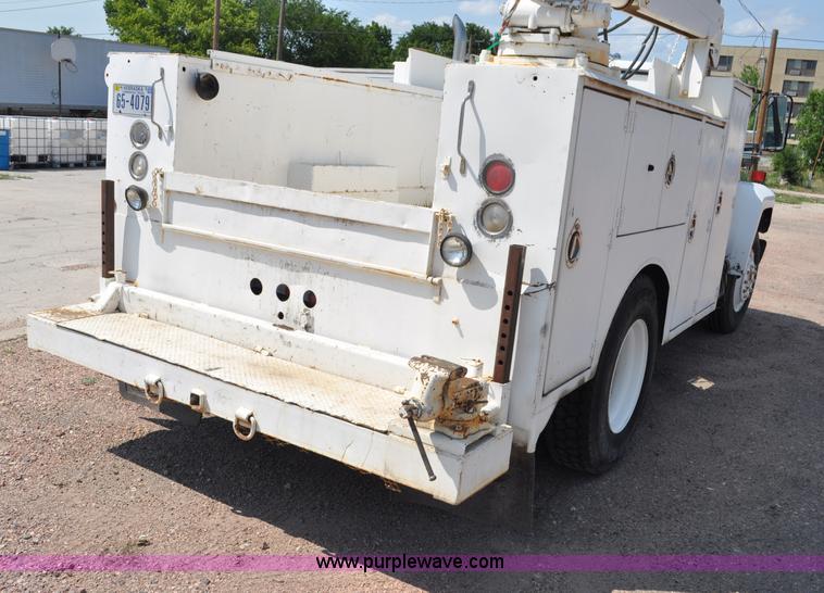 image for item G6078 1988 Ford F700 service truck