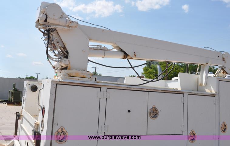 image for item G6078 1988 Ford F700 service truck