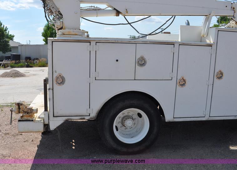 image for item G6078 1988 Ford F700 service truck