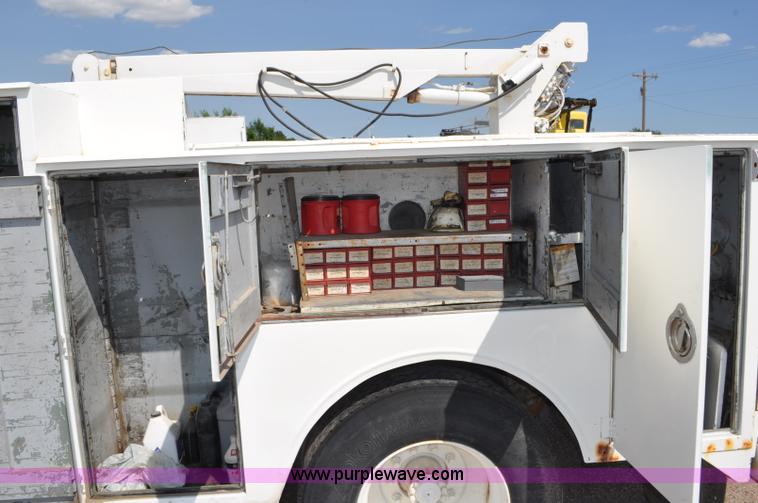 image for item G6078 1988 Ford F700 service truck