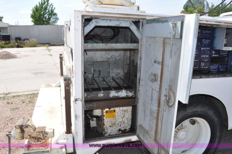 image for item G6078 1988 Ford F700 service truck