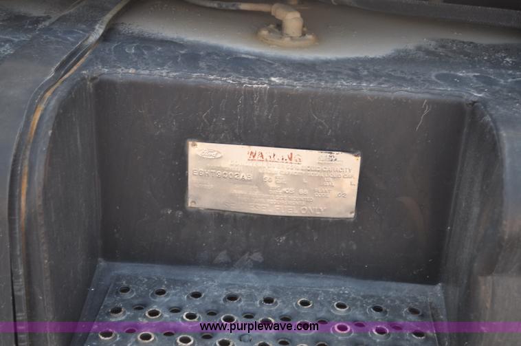 image for item G6078 1988 Ford F700 service truck