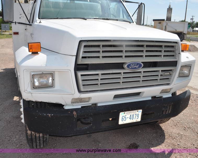 image for item G6078 1988 Ford F700 service truck