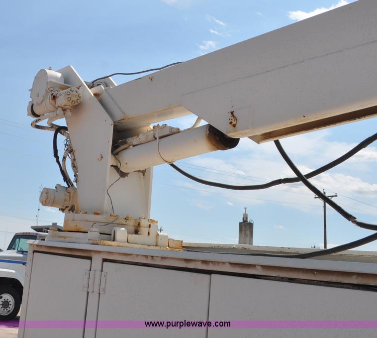 image for item G6078 1988 Ford F700 service truck