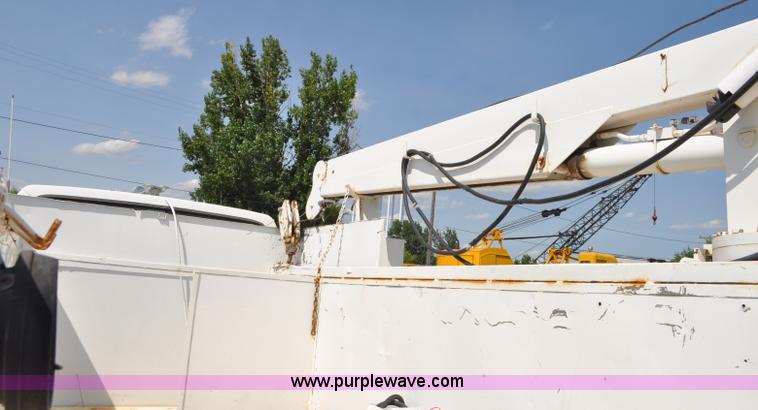 image for item G6078 1988 Ford F700 service truck