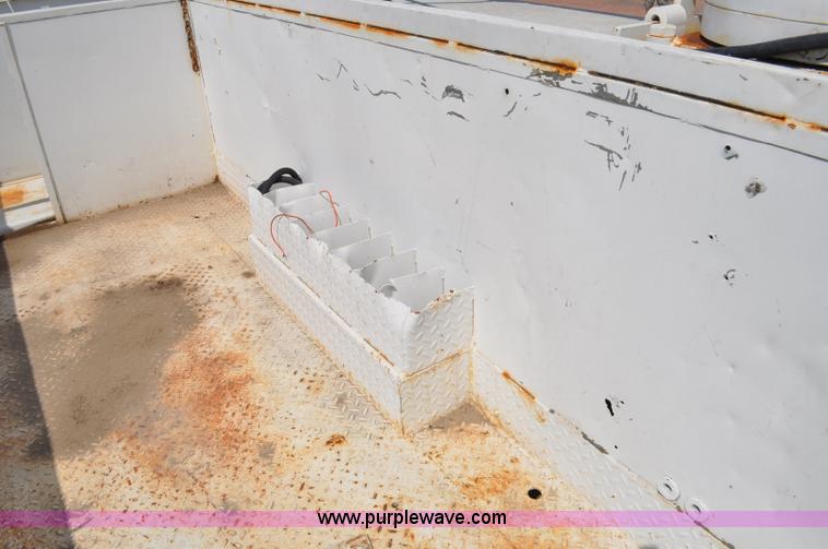 image for item G6078 1988 Ford F700 service truck