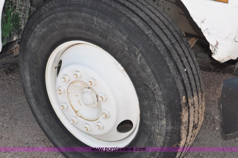 image for item G6078 1988 Ford F700 service truck