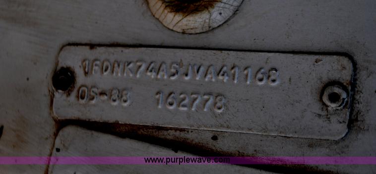 image for item G6078 1988 Ford F700 service truck