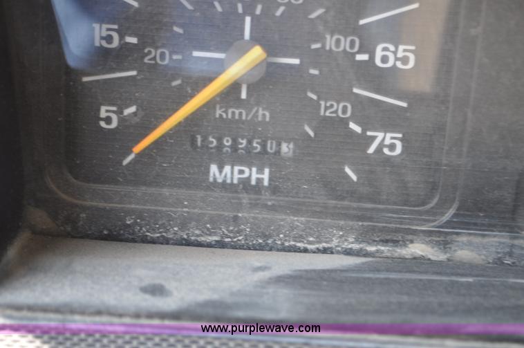 image for item G6078 1988 Ford F700 service truck