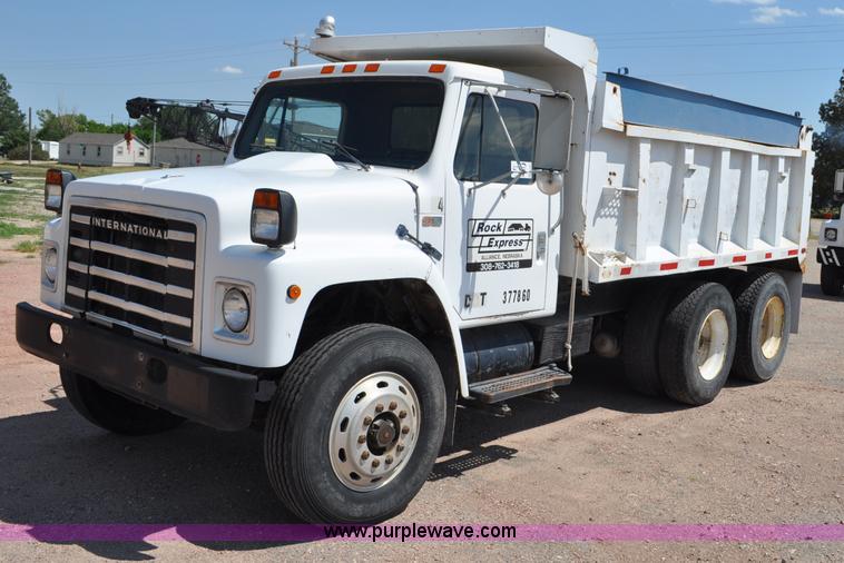 image for item G6080 1984 International F1954 dump truck