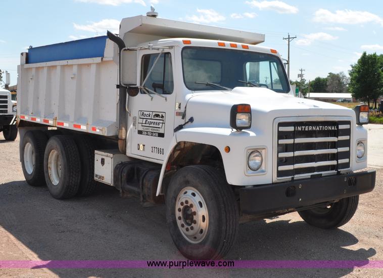 image for item G6080 1984 International F1954 dump truck