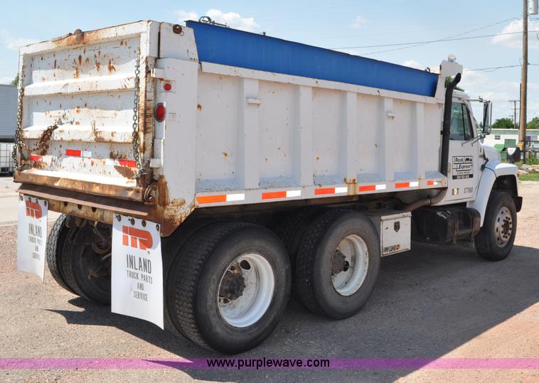 image for item G6080 1984 International F1954 dump truck