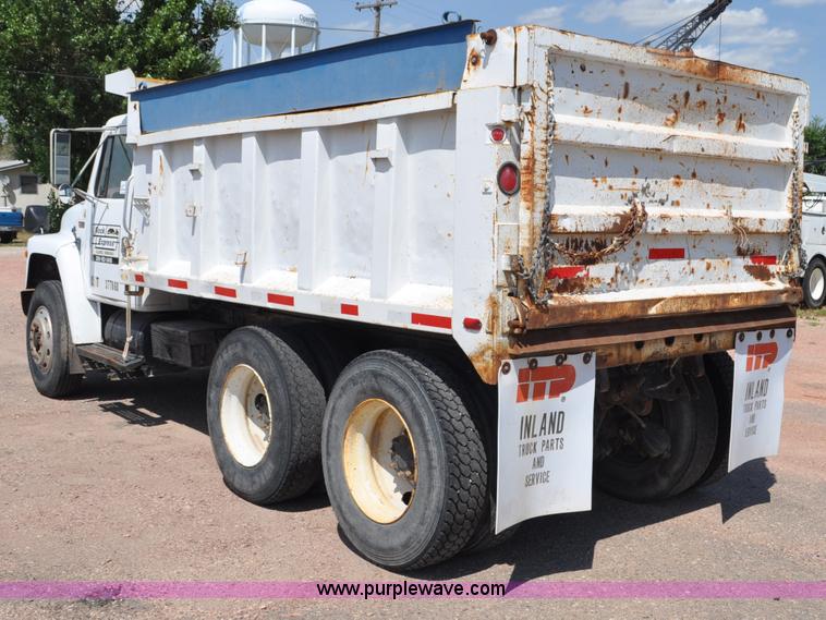 image for item G6080 1984 International F1954 dump truck