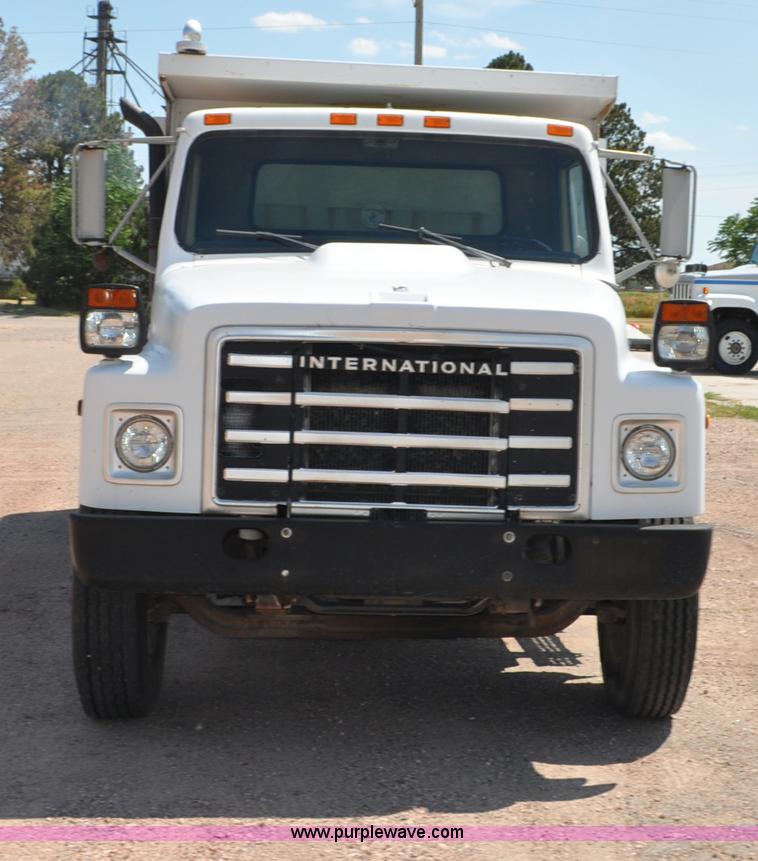 image for item G6080 1984 International F1954 dump truck