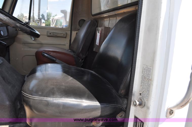 image for item G6080 1984 International F1954 dump truck