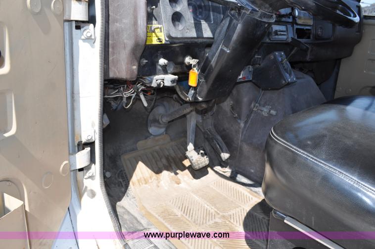 image for item G6080 1984 International F1954 dump truck