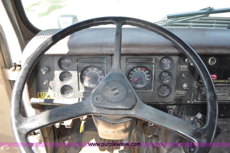 image for item G6080 1984 International F1954 dump truck