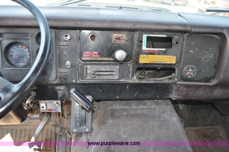 image for item G6080 1984 International F1954 dump truck