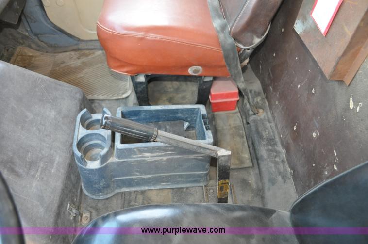 image for item G6080 1984 International F1954 dump truck