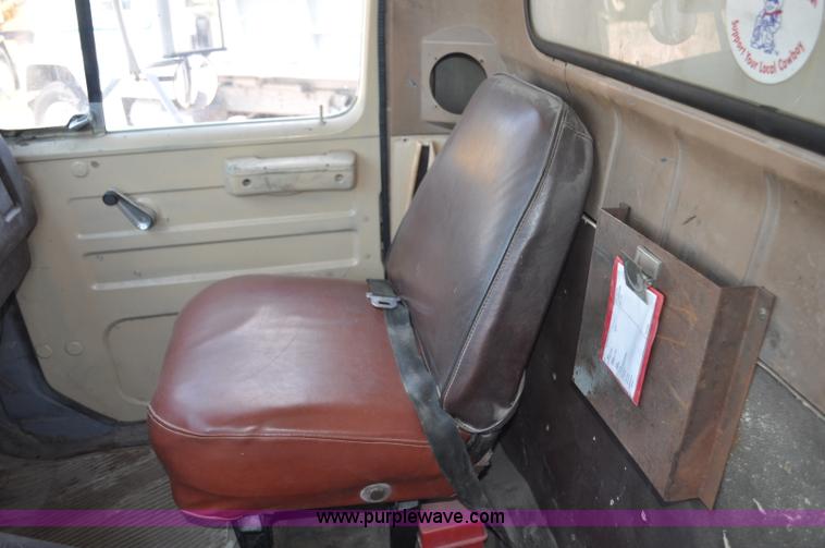 image for item G6080 1984 International F1954 dump truck