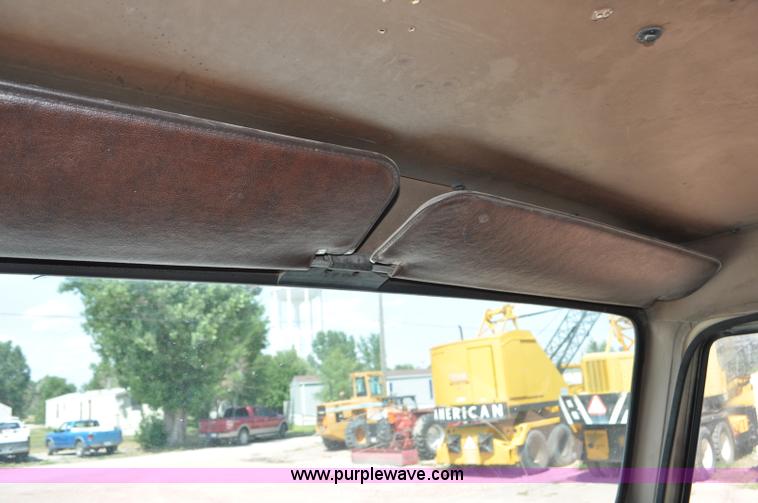 image for item G6080 1984 International F1954 dump truck