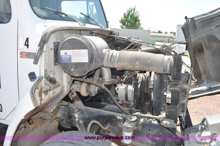 image for item G6080 1984 International F1954 dump truck