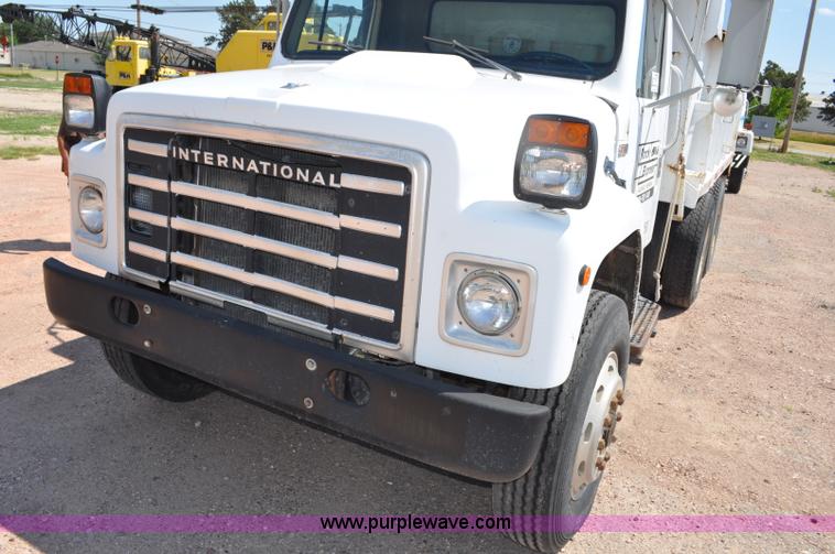 image for item G6080 1984 International F1954 dump truck
