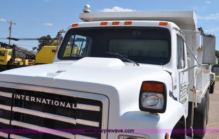 image for item G6080 1984 International F1954 dump truck