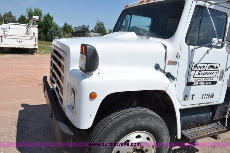 image for item G6080 1984 International F1954 dump truck