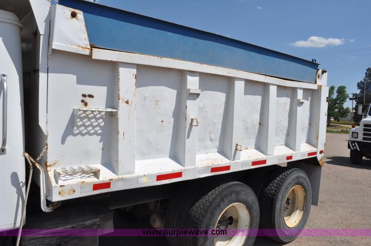 image for item G6080 1984 International F1954 dump truck