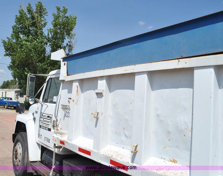 image for item G6080 1984 International F1954 dump truck