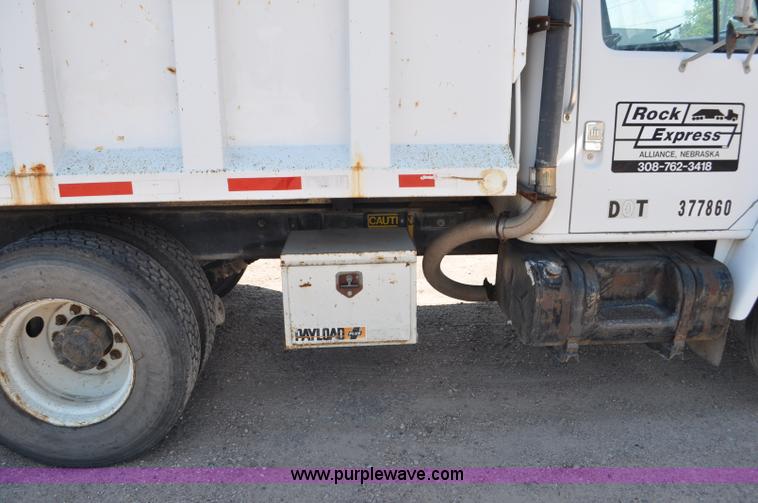 image for item G6080 1984 International F1954 dump truck