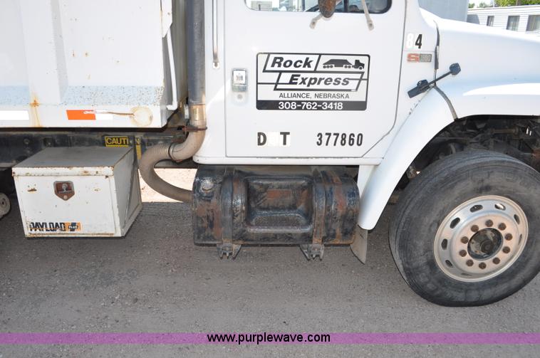 image for item G6080 1984 International F1954 dump truck