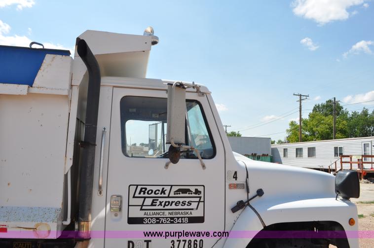 image for item G6080 1984 International F1954 dump truck