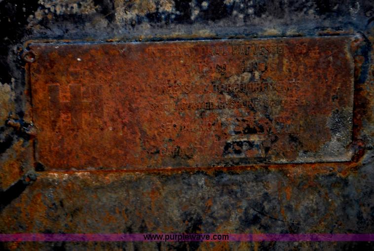 image for item G6080 1984 International F1954 dump truck