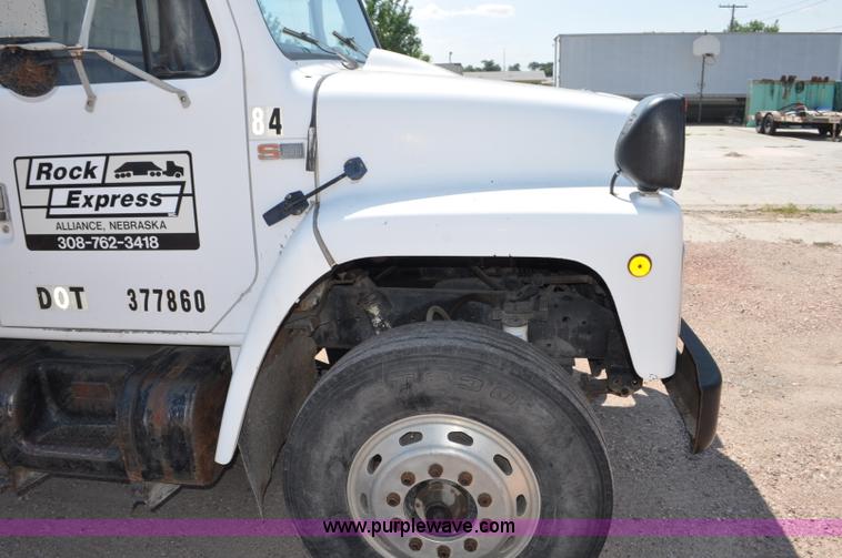 image for item G6080 1984 International F1954 dump truck