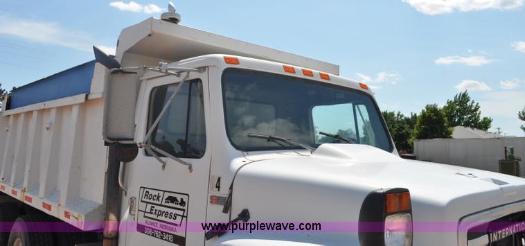 image for item G6080 1984 International F1954 dump truck