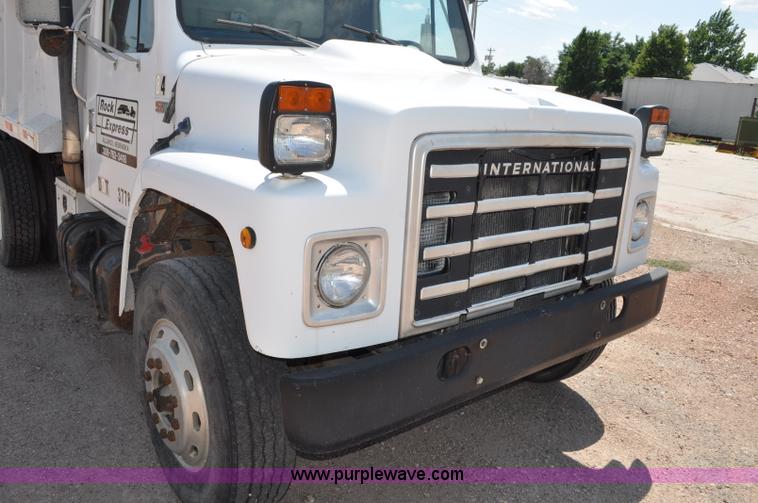 image for item G6080 1984 International F1954 dump truck