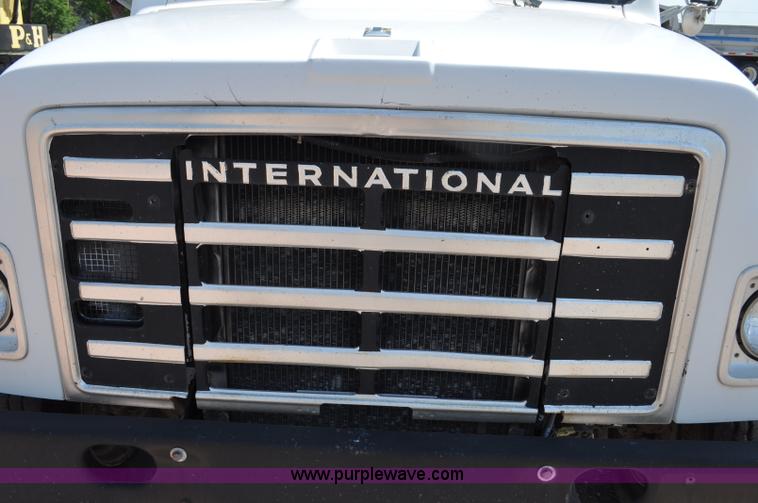 image for item G6080 1984 International F1954 dump truck