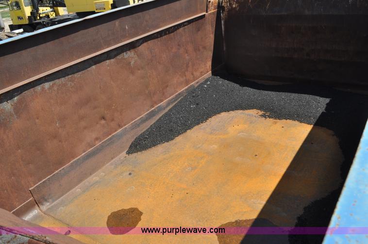 image for item G6080 1984 International F1954 dump truck