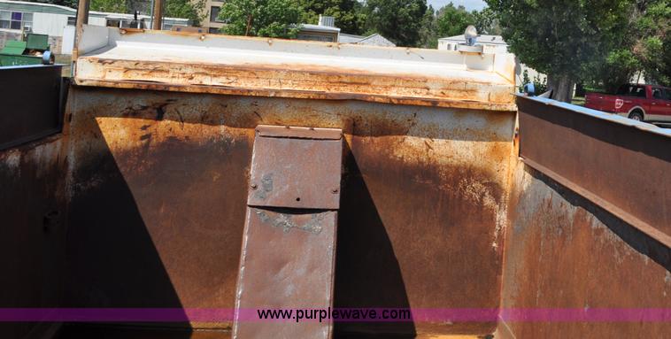 image for item G6080 1984 International F1954 dump truck