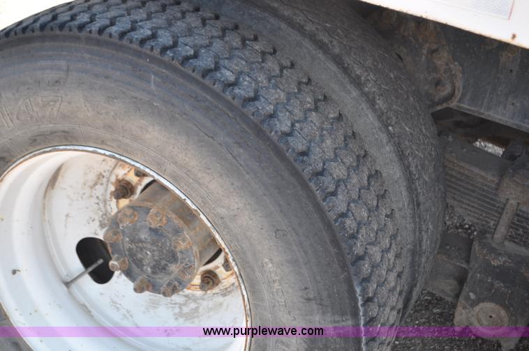 image for item G6080 1984 International F1954 dump truck