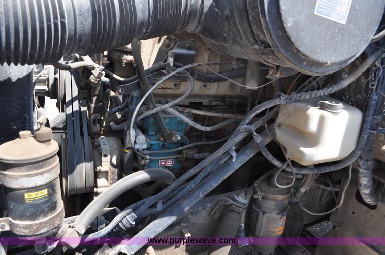 image for item G6081 1989 International F2575 semi truck