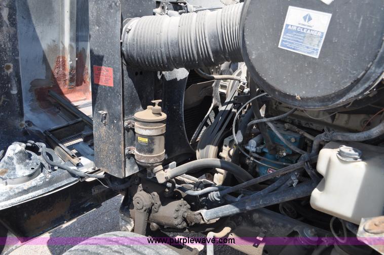 image for item G6081 1989 International F2575 semi truck